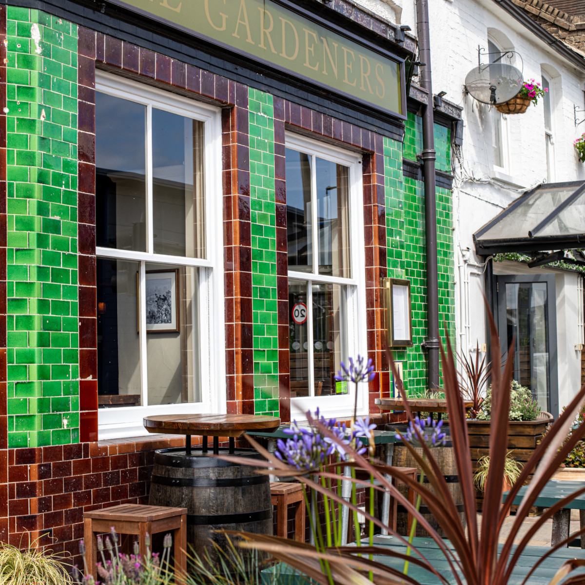 gardeners pub outdoor seating